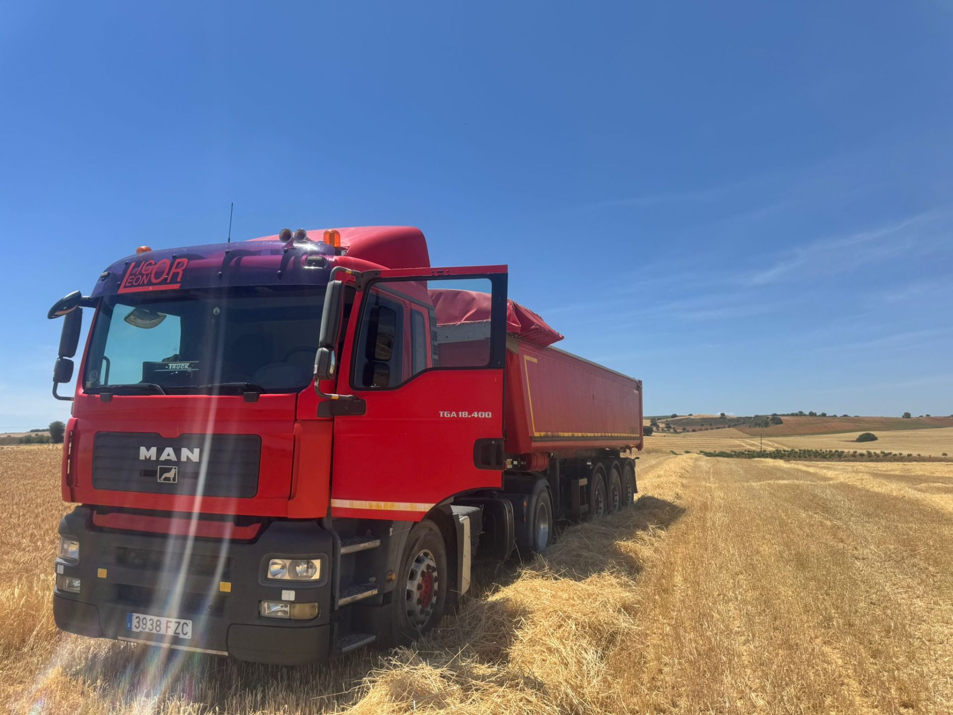 Camión MAN en terreno de obra